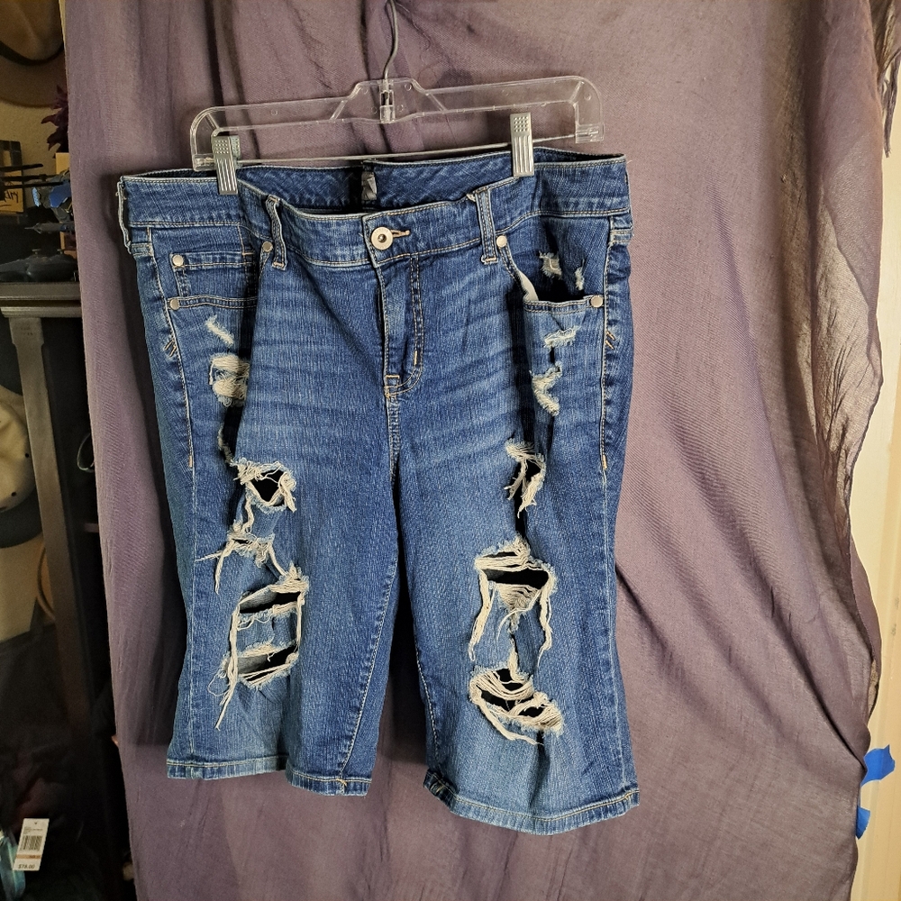 TORRID Distressed Bermuda Shorts size 18
